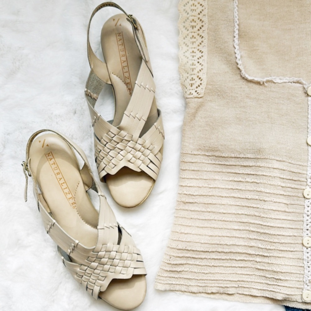 Vintage • Leather woven naturalizer sandals
